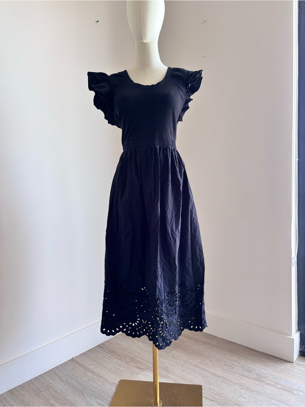 Léa Black Ribbed Flutter Sleeve Eyelet Hem Midi Dress Size L
